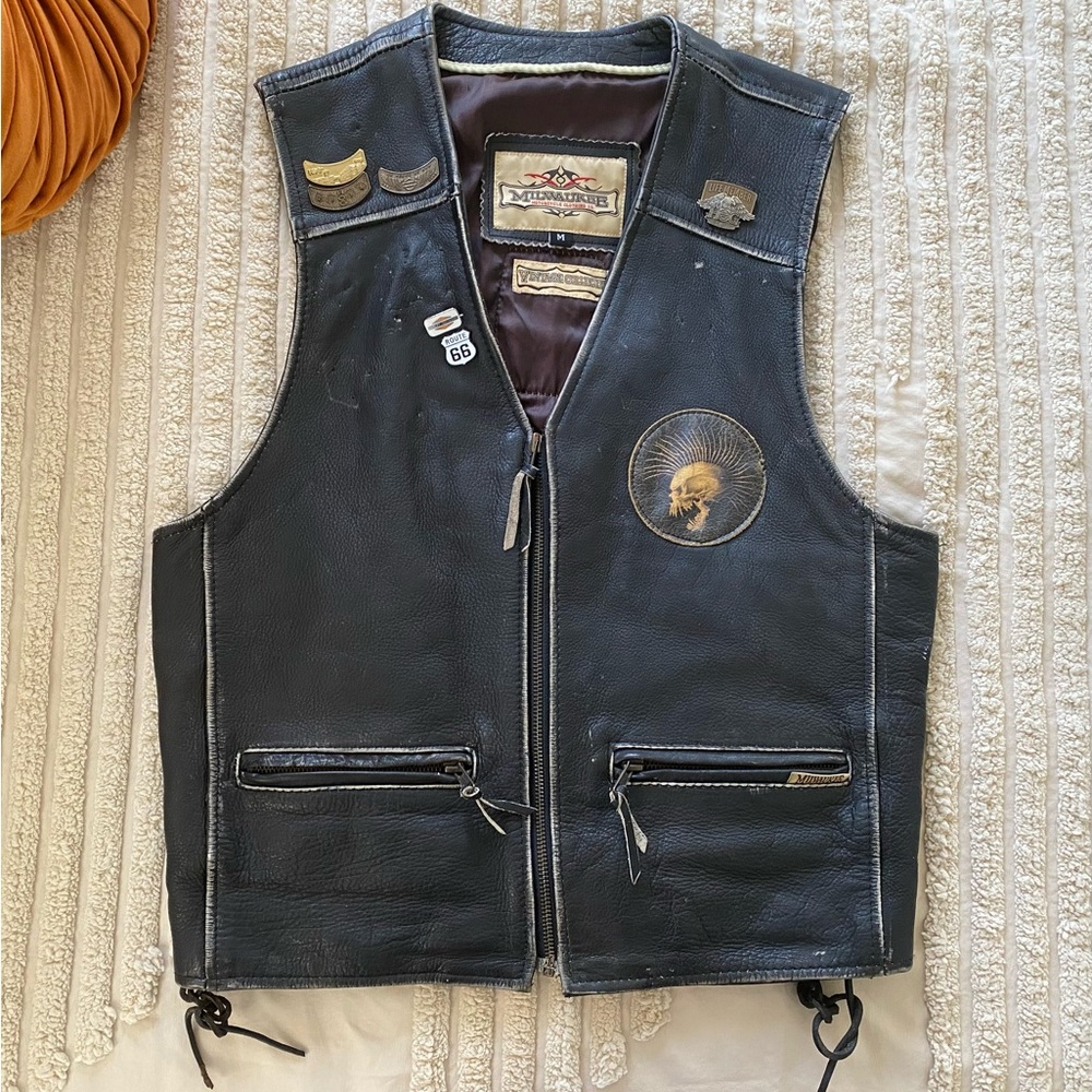 SUPER COOL! Vintage Collection MILWAUKEE Leather Motorcycle Vest!